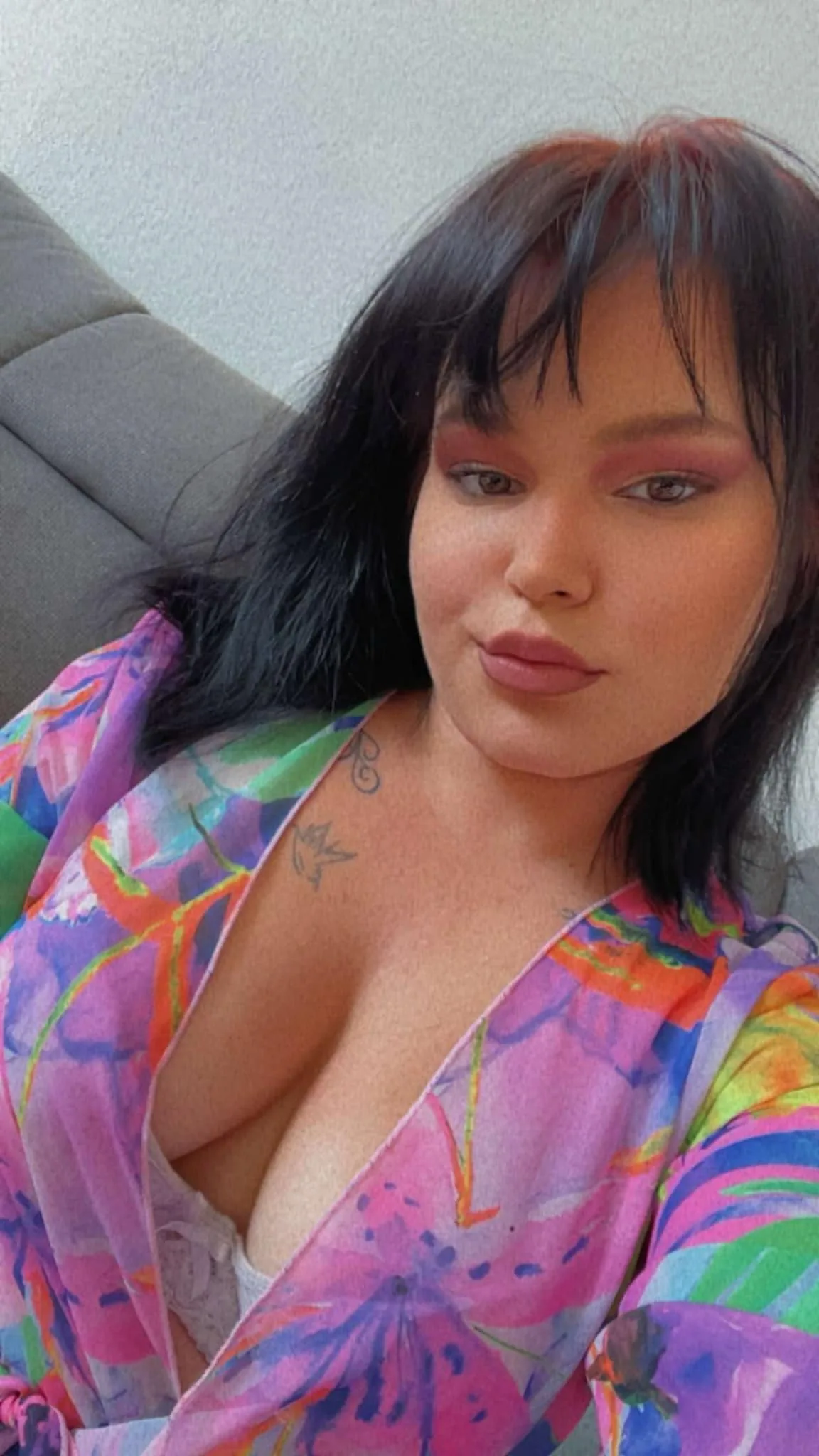 Victoria - Escort New Milton